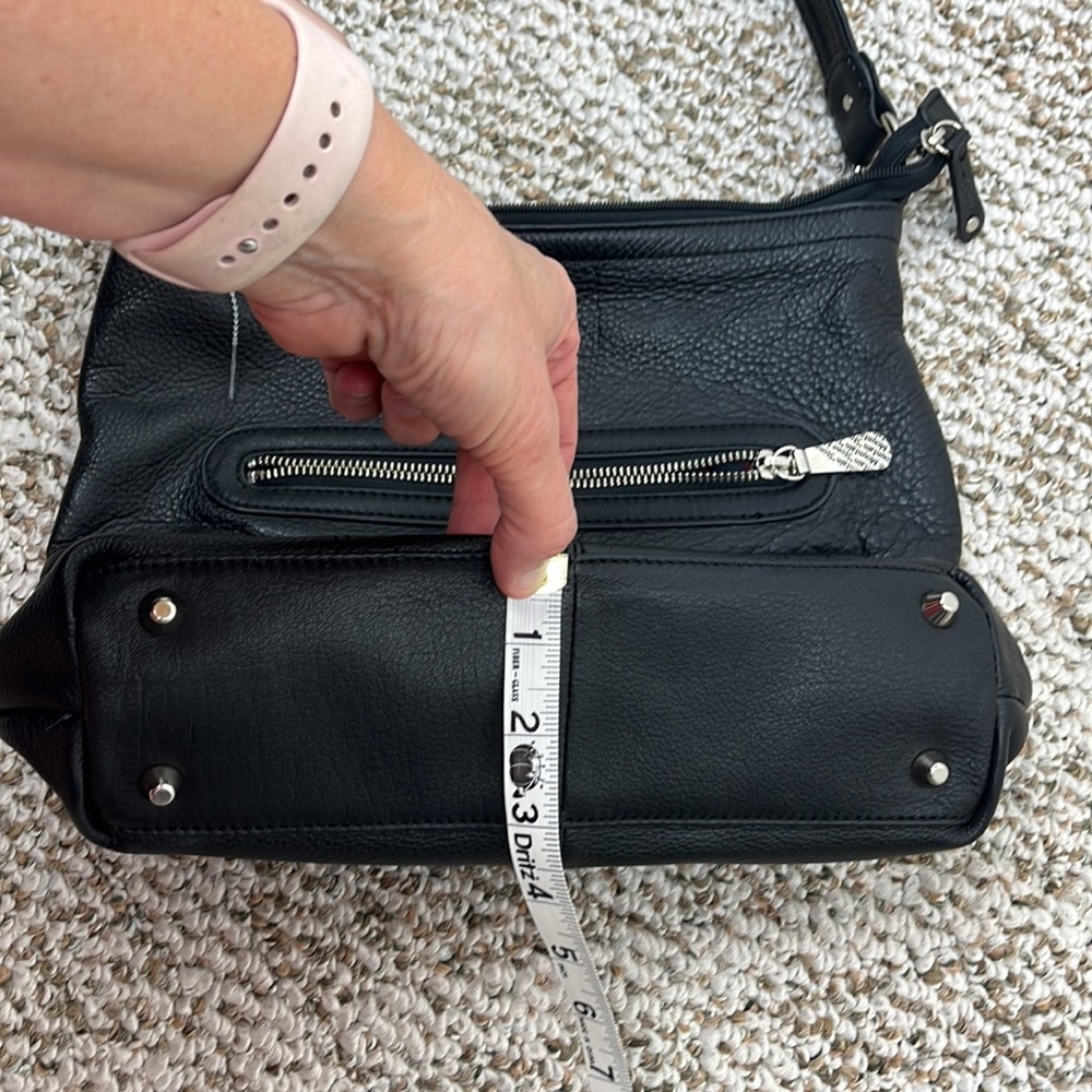 STONE MOUNTAIN BLACK PEBBLE LEATHER CROSSBODY BAG - Picture 12 of 14